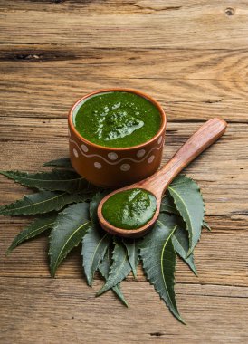 Tıbbi neem yaprağı ile Yapıştır