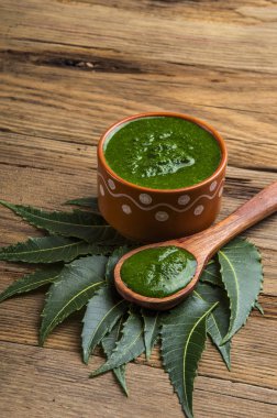 Tıbbi neem yaprağı ile Yapıştır