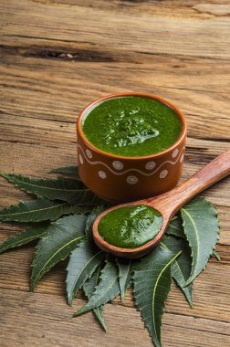 Tıbbi neem yaprağı ile Yapıştır