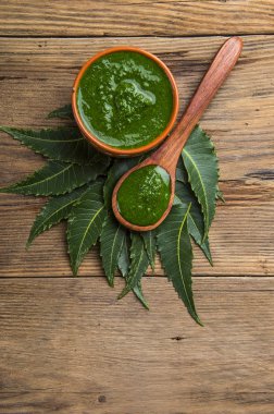 Tıbbi neem yaprağı ile Yapıştır