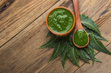 Tıbbi neem yaprağı ile Yapıştır