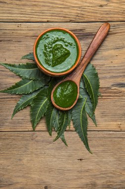 Tıbbi neem yaprağı ile Yapıştır