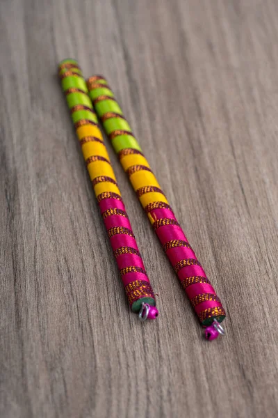 Dandiya Plakt Een Houten Ondergrond Raas Garba Dandiya Raas Traditionele — Stockfoto