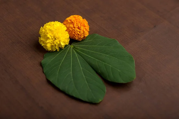 Festival Indiano Dussehra Mostrando Folha Dourada Bauhinia Racemosa Flores Calêndula — Fotografia de Stock