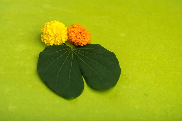 Festival Indiano Dussehra Mostrando Folha Dourada Bauhinia Racemosa Flores Calêndula — Fotografia de Stock