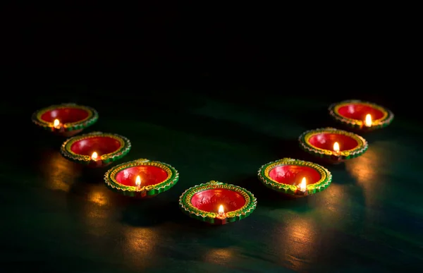 Happy Diwali - Clay Diya lamps lit during Diwali celebration. Greetings Card Design of Indian Hindu Light Festival called Diwali — Stockfoto