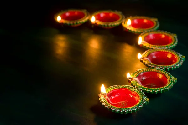 Happy Diwali - Clay Diya lamps lit during Diwali celebration. Greetings Card Design of Indian Hindu Light Festival called Diwali — Stockfoto