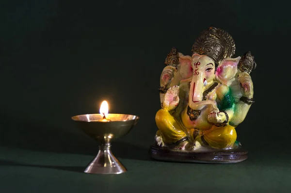 Hindu God Ganesha. Ganesha Idol. A colorful statue of Ganesha Idol on dark background. space for text or headline. — Stock Photo, Image