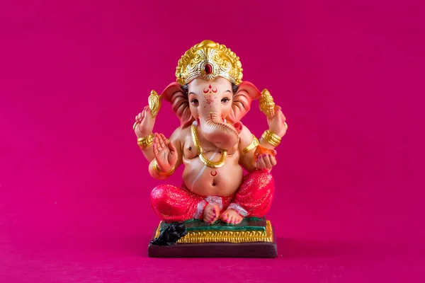 Hindu God Ganesha. Ganesha Idol on pink background. — Stock Photo, Image