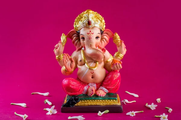 Hindu Gud Ganesha. Ganesha Idol på rosa bakgrund. — Stockfoto