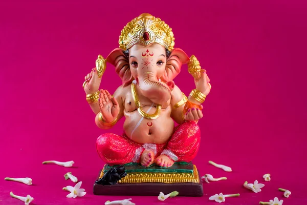 Hindu Gud Ganesha. Ganesha Idol på rosa bakgrund. — Stockfoto