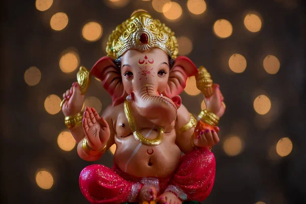 Hindu God Ganesha on Blured bokeh background, Ganesha Idol. — Stock Photo, Image