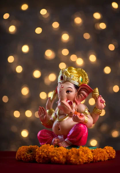 Dio indù Ganesha su sfondo bokeh Blured, Ganesha Idol . — Foto Stock