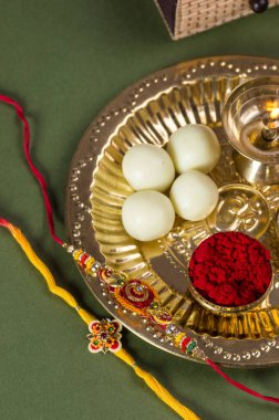 Hint Festivali: Raksha Bandhan veya Rakhi geçmişi zarif bir Rakhi ve diya ile