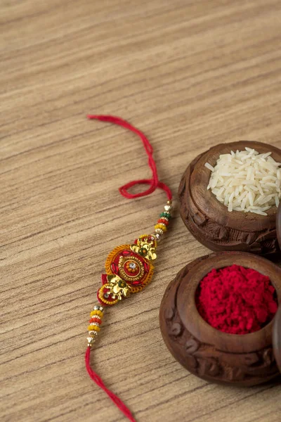 Festivalul Indian Raksha Bandhan Fundal Elegant Rakhi Cereale Orez Kumkum — Fotografie, imagine de stoc