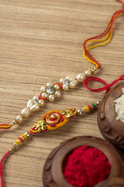 Indiai Fesztivál Raksha Bandhan Háttér Egy Elegáns Rakhi Rice Grains — Stock Fotó