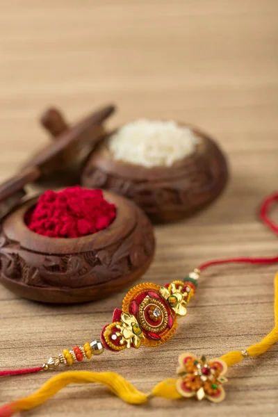 Festival Indiano Raksha Bandhan Fundo Com Elegante Rakhi Grãos Arroz — Fotografia de Stock