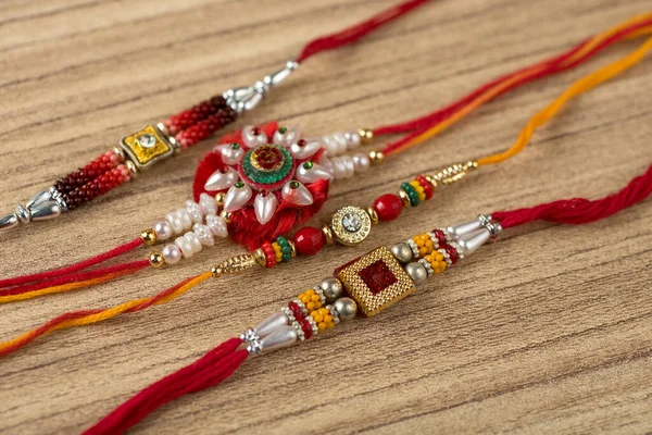 Raksha Bandhan Bakgrund Med Elegant Rakhi Ett Traditionellt Indiskt Armband — Stockfoto