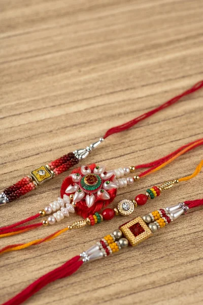 Raksha Bandhan Fundo Com Elegante Rakhi Uma Pulseira Tradicional Indiana — Fotografia de Stock