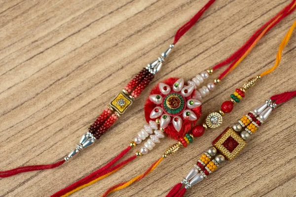 Raksha Bandhan Bakgrund Med Elegant Rakhi Ett Traditionellt Indiskt Armband — Stockfoto