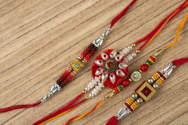 Raksha Bandhan Fondo Con Elegante Rakhi Una Pulsera India Tradicional —  Fotos de Stock