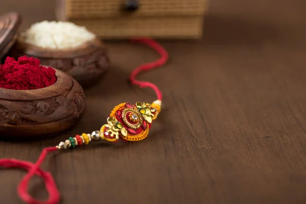 Indisches Festival Raksha Bandhan Hintergrund Mit Einem Eleganten Rakhi Reiskörner — Stockfoto