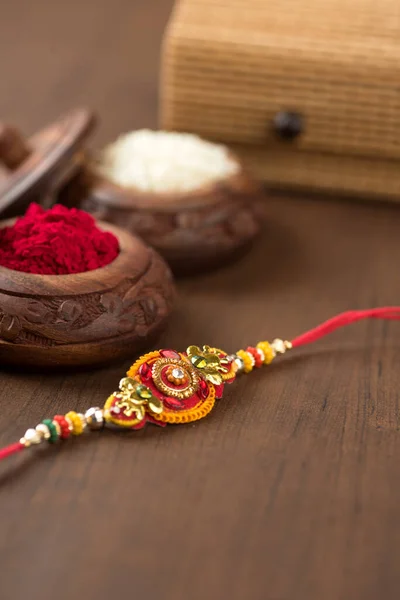 인도의 은우아 라이스 그라인 음악을 형제자매간 상징하는 전통적 인도의 — 스톡 사진