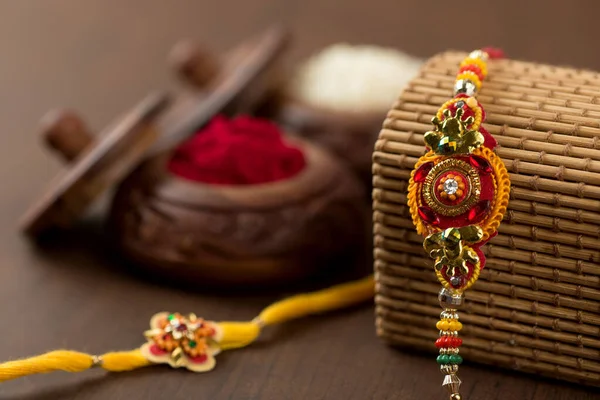 Festival Indiano Raksha Bandhan Fundo Com Elegante Rakhi Grãos Arroz — Fotografia de Stock