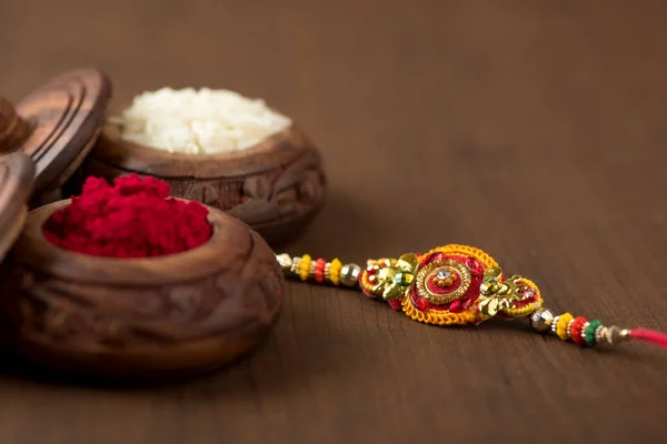 Festivalul Indian Raksha Bandhan Fundal Elegant Rakhi Cereale Orez Kumkum — Fotografie, imagine de stoc