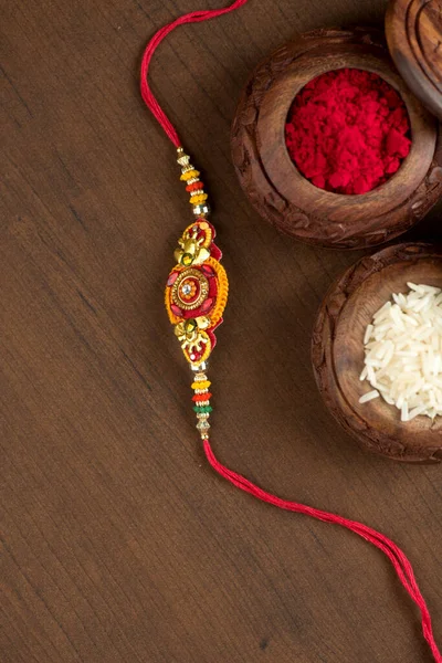 Індійський Фестиваль Raksha Bandhan Тло Елегантним Rakhi Rice Grains Kumkum — стокове фото