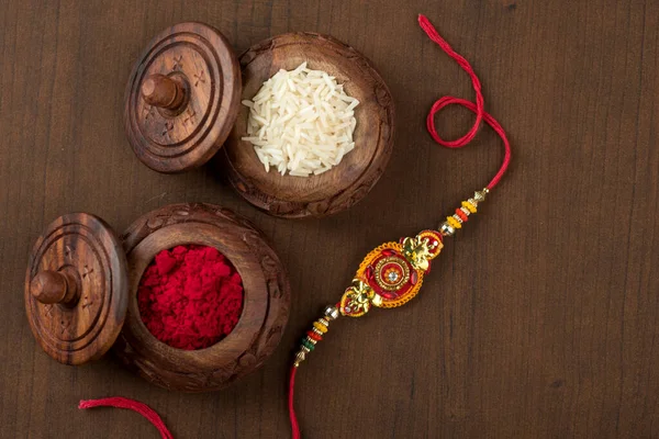 Festival Indiano Raksha Bandhan Fundo Com Elegante Rakhi Grãos Arroz — Fotografia de Stock