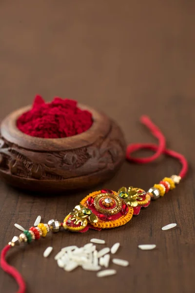 Festival Indiano Raksha Bandhan Fundo Com Elegante Rakhi Grãos Arroz — Fotografia de Stock