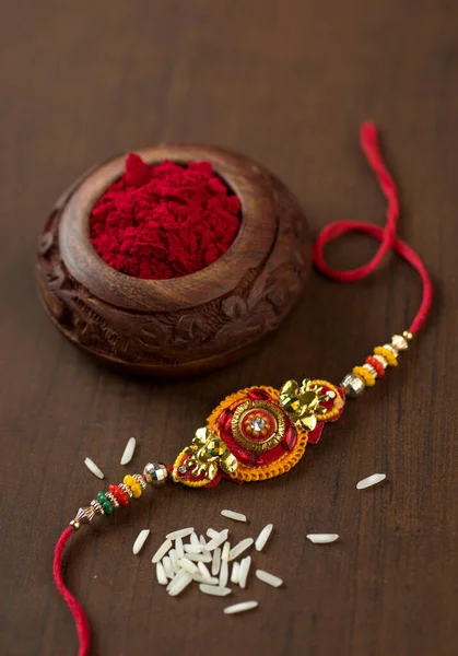 Festival Indiano Raksha Bandhan Fundo Com Elegante Rakhi Grãos Arroz — Fotografia de Stock