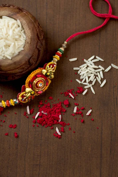 Festival Indiano Raksha Bandhan Fundo Com Elegante Rakhi Grãos Arroz — Fotografia de Stock