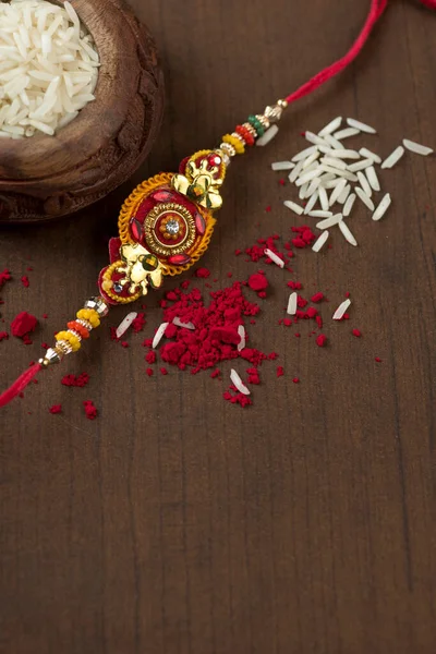 Festival Indiano Raksha Bandhan Fundo Com Elegante Rakhi Grãos Arroz — Fotografia de Stock