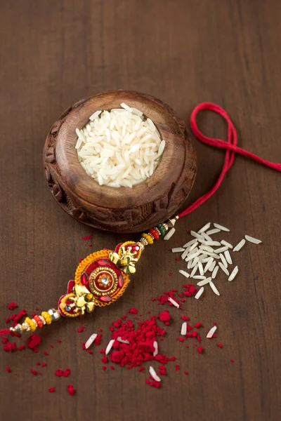 Festival Indiano Raksha Bandhan Fundo Com Elegante Rakhi Grãos Arroz — Fotografia de Stock