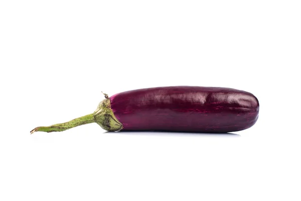 Auberginen oder Auberginen oder Brinjal Gemüse isoliert auf weißem Hintergrund. — Stockfoto