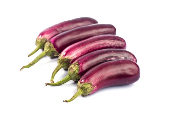 Melanzane o melanzane o legumi brinjal isolati su fondo bianco . — Foto Stock