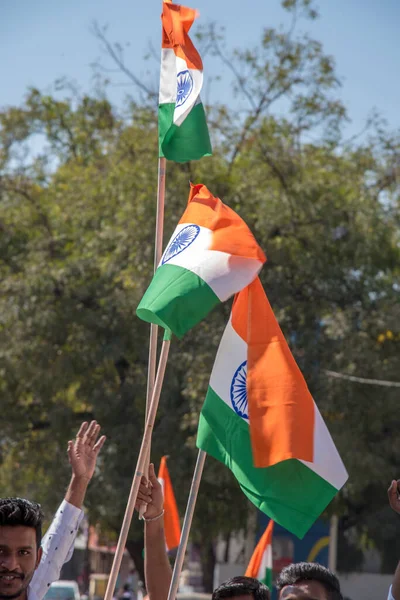 Amravati, Maharashtra, India, January - 26, 2018：Unidentified people and student celebrating the Indian Republic Day by dancing with flags, drums. — 图库照片