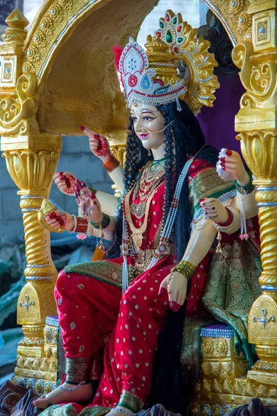 Hindu tanrıçası Durga. Tanrıça Durga İdolleri Durga Festivali için bir sanatçı atölyesinde. — Stok fotoğraf