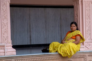 Shegaon, Maharashtra, Hindistan, 10 Temmuz 2017: Tanımlanamayan kişiler Shri Saint Gadyan Maharaj Sansthan Tapınağını ziyaret edip ibadet ediyorlar. Bu tapınak ve Anand Sagar Shegaon 'un turistik yeridir.