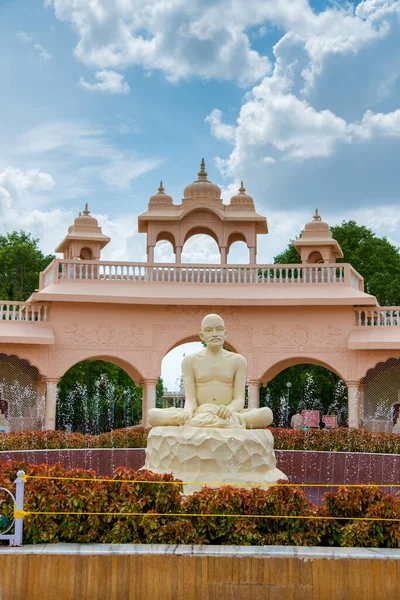 SHEGAON, MAHARASHTRA, INDIA, 10 JULIO 2017: una maravilla arquitectónica en Anand Sagar Shri Saint Gajanan Maharaj Sansthan. Anand Sagar es lugar de atracción turística de Shegaon — Foto de Stock