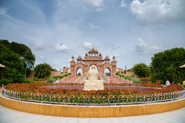 Shegaon, Maharashtra, India, 10 juli 2017: een architectonisch wonder op Anand Sagar Shri Saint Gajanan Maharaj Sansthan. Anand Sagar is een toeristische trekpleister van Shegaon — Stockfoto
