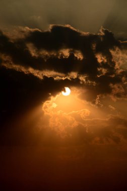 Bulutlu güzel gün batımı gökyüzü. Soyut gökyüzü.