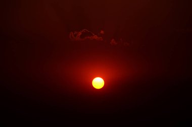 Bulutlu güzel gün batımı gökyüzü. Soyut gökyüzü.