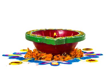 Kil diya lamba diwali festivali sırasında yaktı. Clay Diya, Rangoli'de. Mutlu Diwali Tebrik Kart Tasarımı, Diwali denilen Işıklar Hint Hindu Festivali.