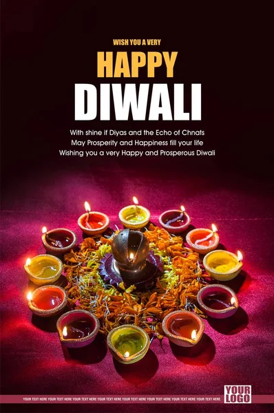 Gegroet Kaart Ontwerp: Klei diya lampen aangestoken tijdens Diwali Celebration. Indiase Hindoe Light Festival genaamd Diwali — Stockfoto