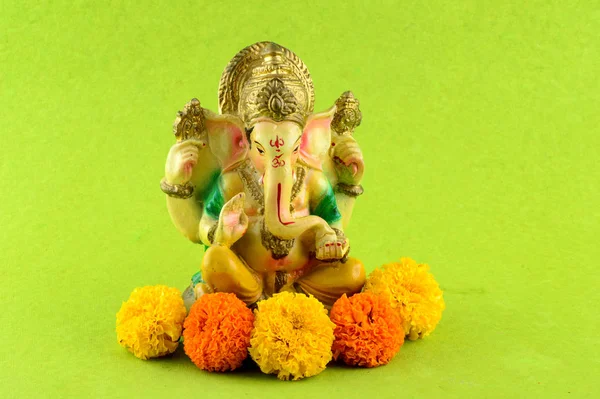 Hinduski bóg Ganesha. Ganesha Immunitet na zielonym tle — Zdjęcie stockowe