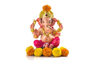 Hindu tanrı Ganesha. Beyaz Arkaplanda Ganesha İdolü.
