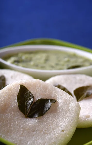 Idli Con Chutney Coco Sobre Fondo Azul Plato Indio Comida — Foto de Stock